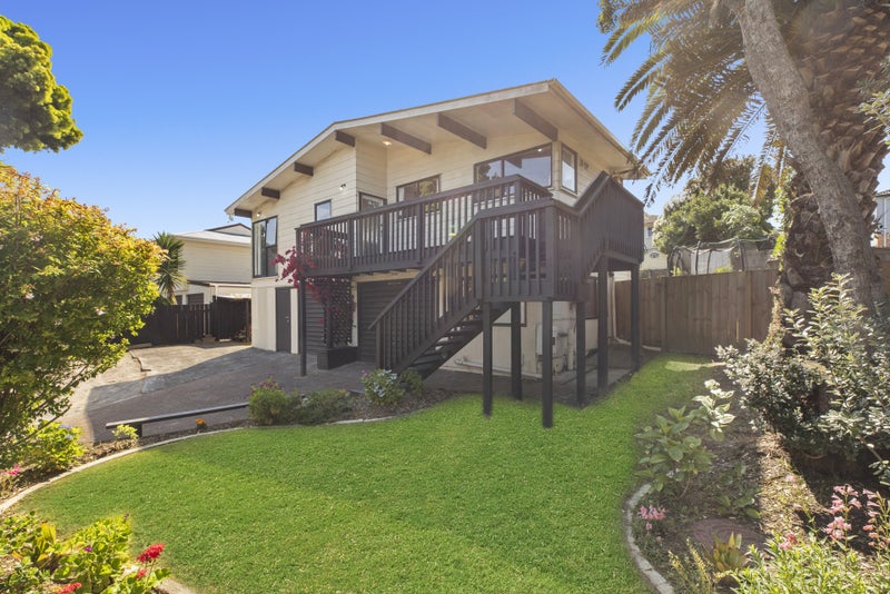 54 Everglade Drive, Goodwood Heights, Auckland - Carousel 1