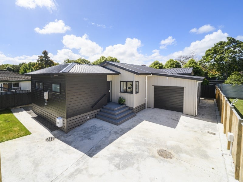 8A Stirling Crescent, Hokowhitu, Palmerston North - Carousel 1