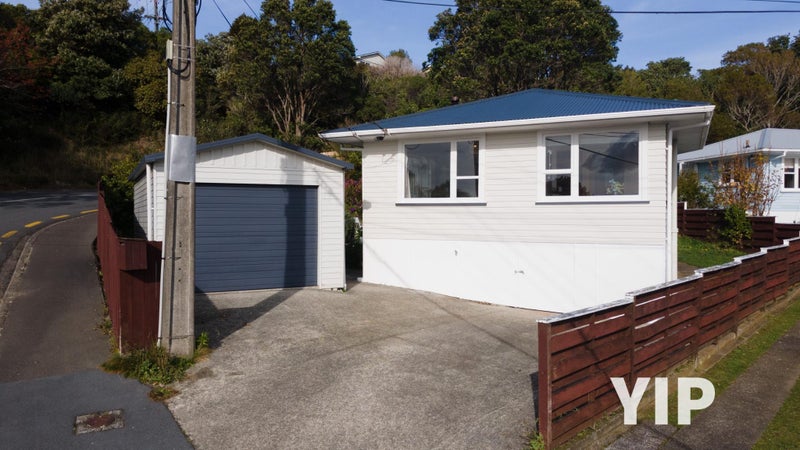 1 Beazley Avenue, Paparangi, Wellington - Carousel 1