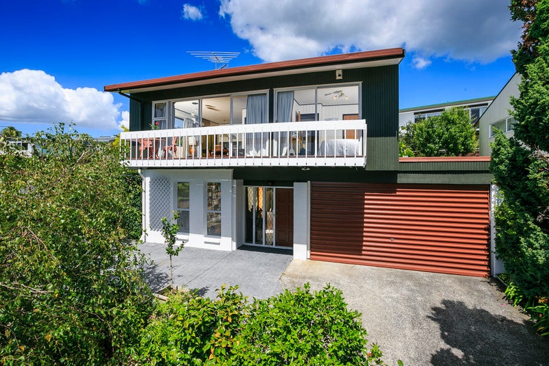1/2 Hume Drive, Hillcrest, Auckland - Carousel 1