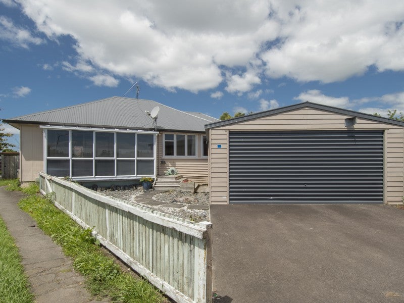 18 Surrey Grove, Parkvale, Tauranga - Carousel 1