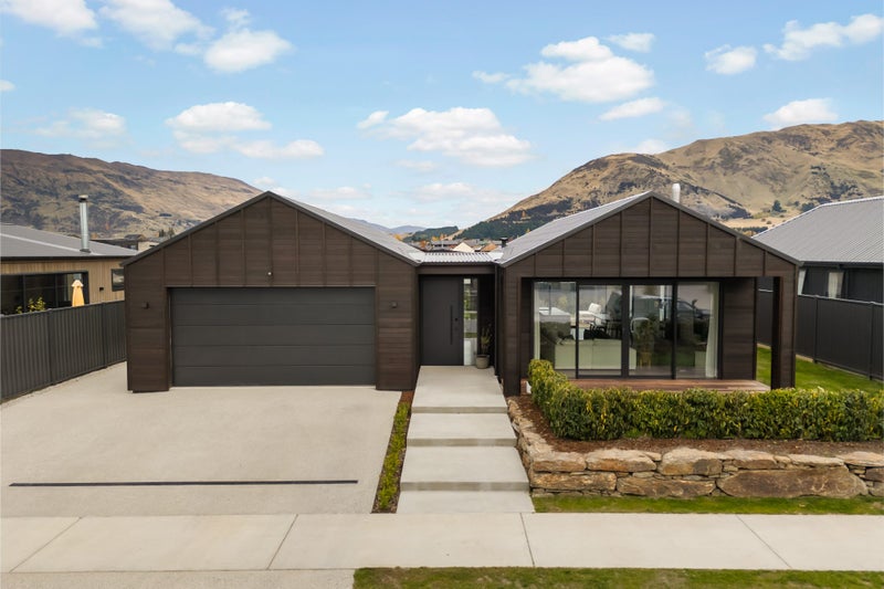 9 Mason Street, WANAKA - Carousel 2