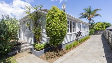18 Rewi Road, Royal Oak, Auckland - Carousel 1