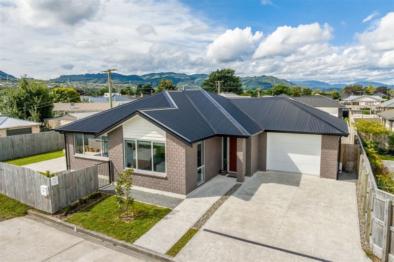 14 Poulson Grove, Trentham, Upper Hutt - Carousel 1