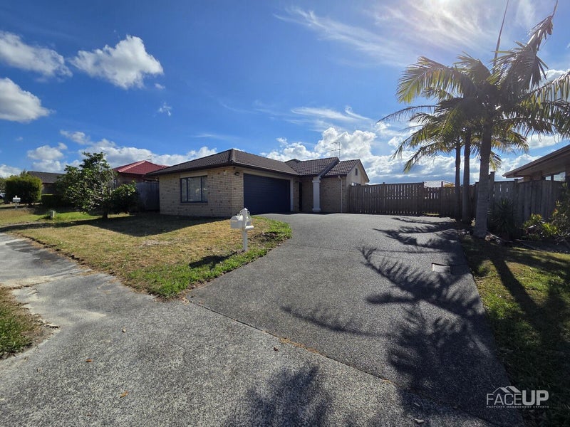 11 Richfield Crescent, Westgate, Auckland - Carousel 2