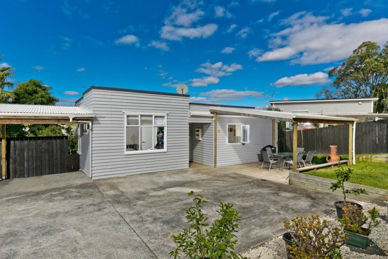 2/17 Masterton Road, Rothesay Bay, Auckland - Carousel 2