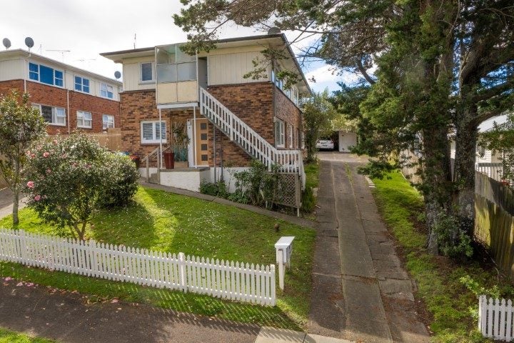 4/14 Strong Street, St Johns, Auckland - Carousel 2