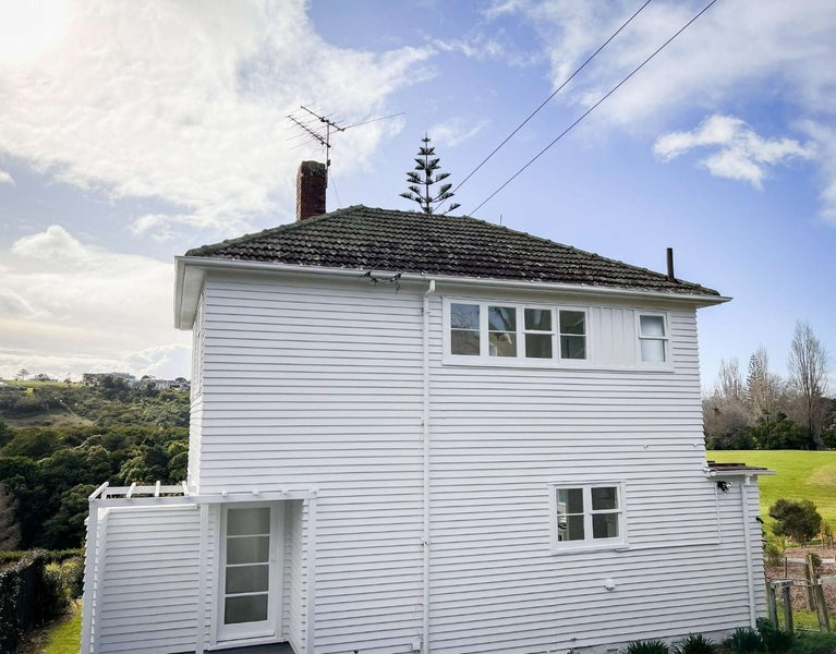 45 Tahapa Crescent, Meadowbank, Auckland - Carousel 1