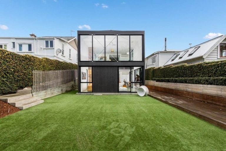 21 Sherwood Avenue, Grey Lynn, Auckland - Carousel 1