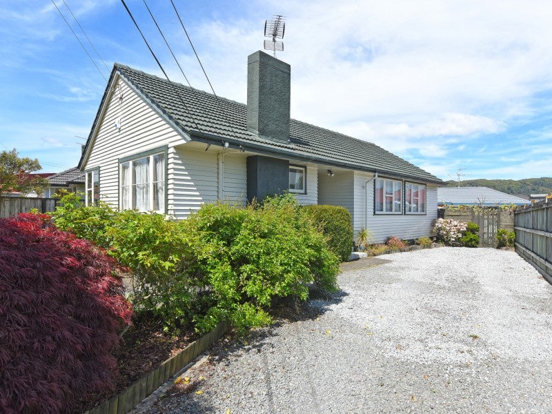 19 Shakespeare Avenue, Trentham, Upper Hutt - Carousel 1
