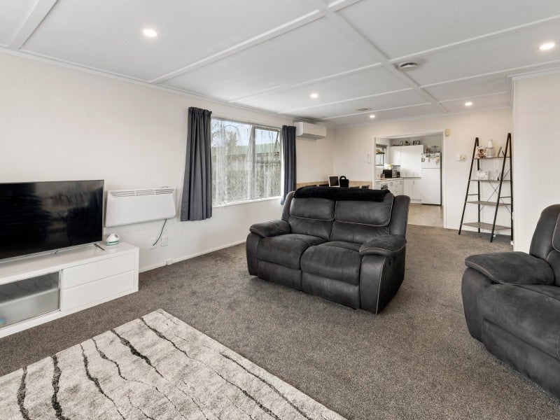 12 Byron Grove, Owhata, Rotorua - Carousel 2