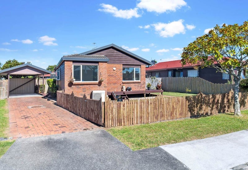 1 Midvale Place, Burswood, Auckland - Carousel 2