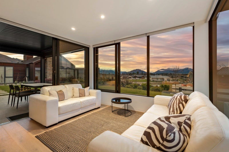 2 Mccaw Mews, WANAKA - Carousel 2