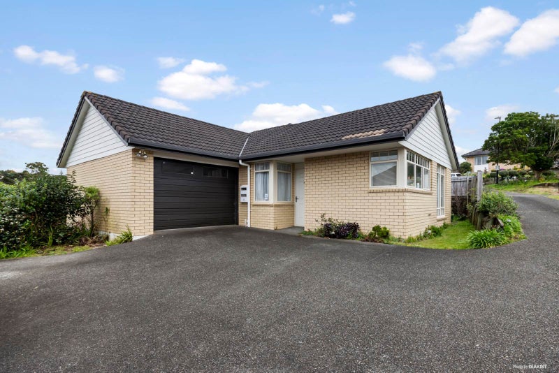 13 Regents Park Place, Westgate, Auckland - Carousel 1