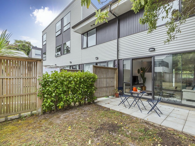 1/8 THATCHER CRES, CROFTON DOWNS, WELLINGTON - Carousel 1