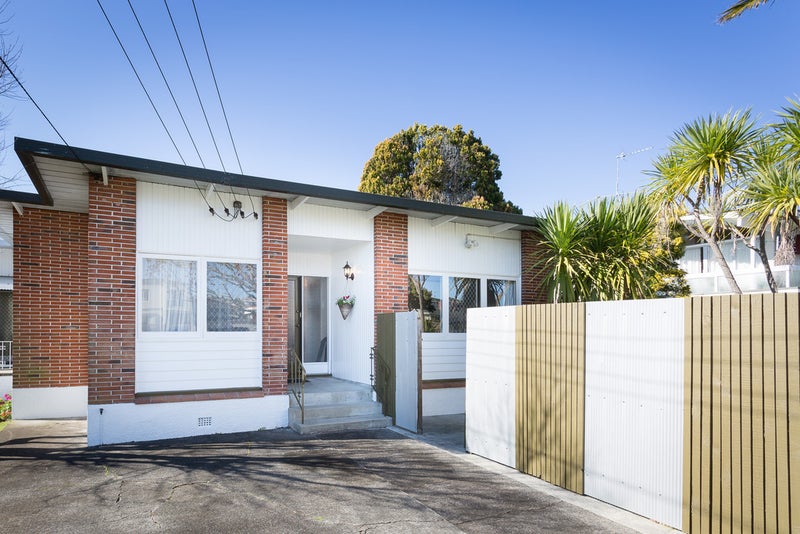1/32 Patteson Avenue, Mission Bay, Auckland - Carousel 1