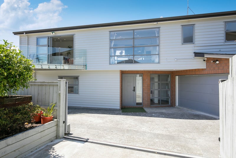 11 Stamford Park Road, Mount Roskill, Auckland - Carousel 1