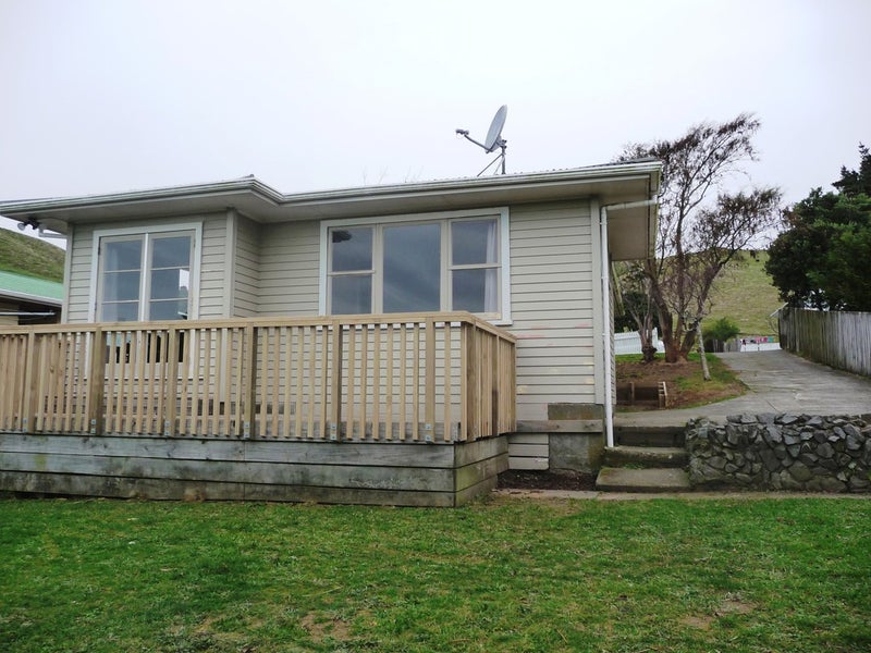 73 Arahura Crescent, Waitangirua, Porirua - Carousel 1