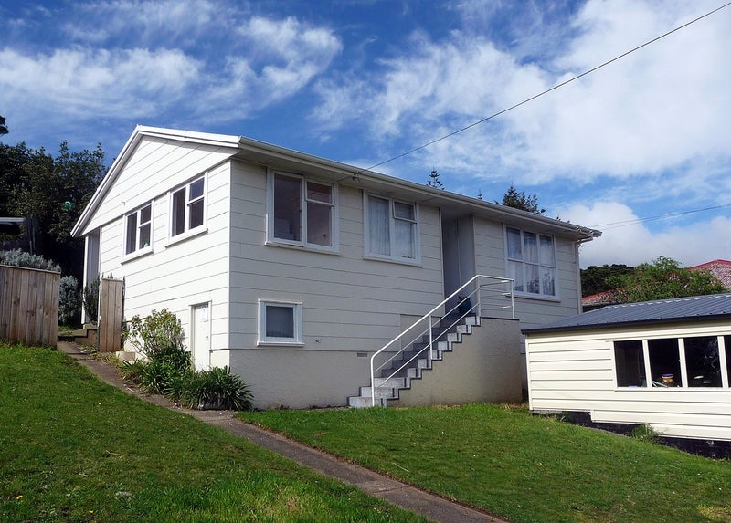 7 Durham Street, Cannons Creek, Porirua - Carousel 1