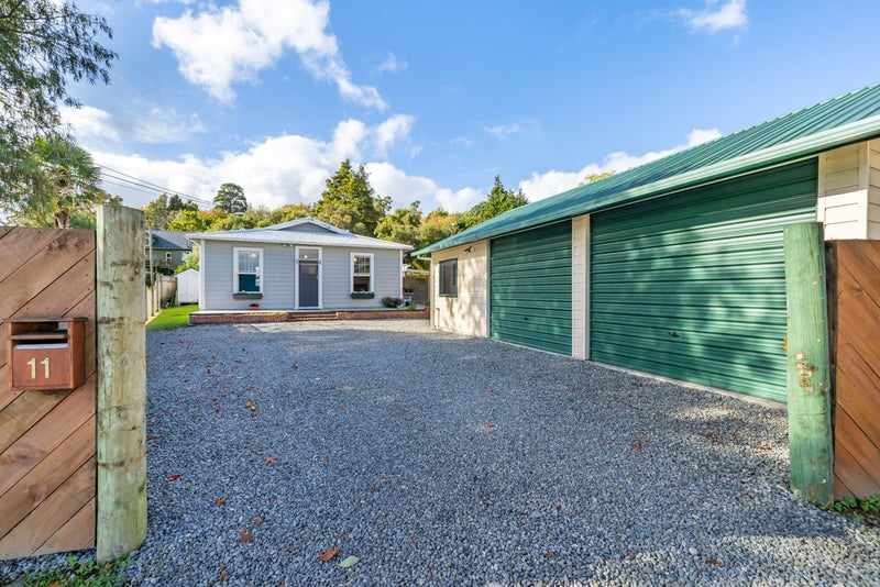 11 Moeraki Road, Maoribank, Upper Hutt - Carousel 2