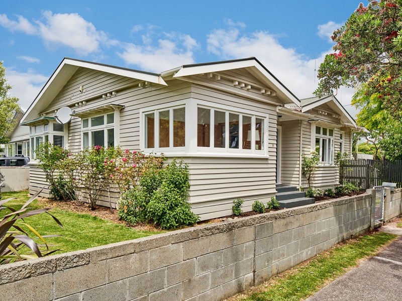 9 Riddiford Street, Woburn, Lower Hutt - Carousel 1