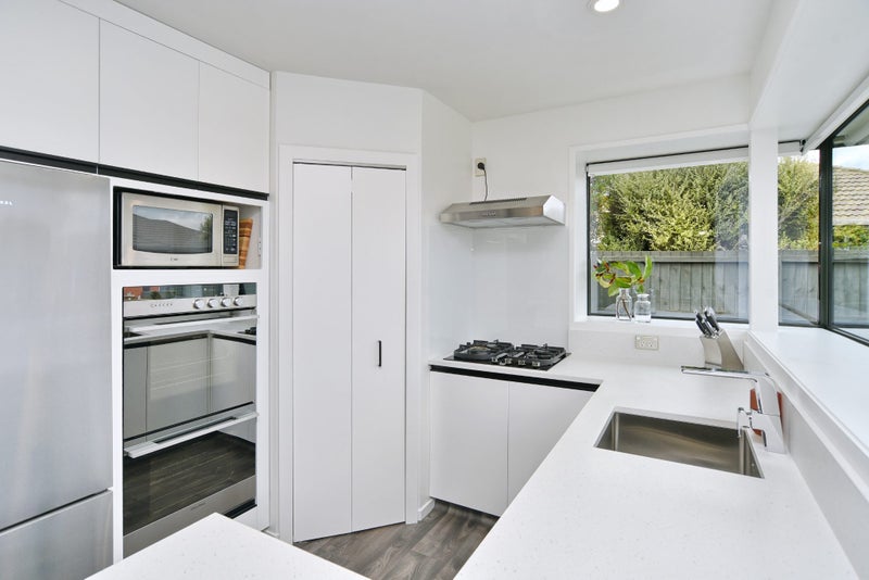 15 Innisfree Place, Northwood, Christchurch - Carousel 2