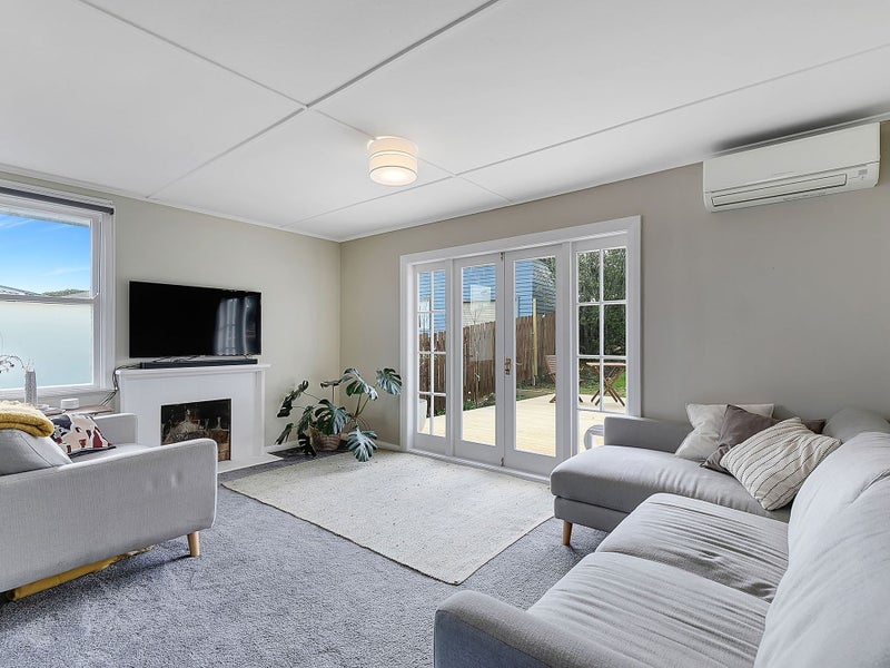 7 Taupiri Crescent, Titahi Bay, Porirua - Carousel 2