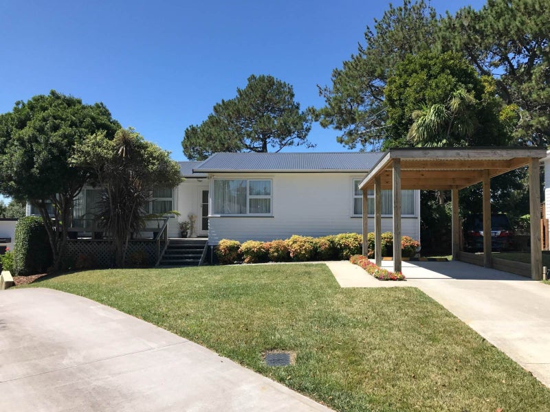 11 James Scott Place, Te Atatu South, Auckland - Carousel 1