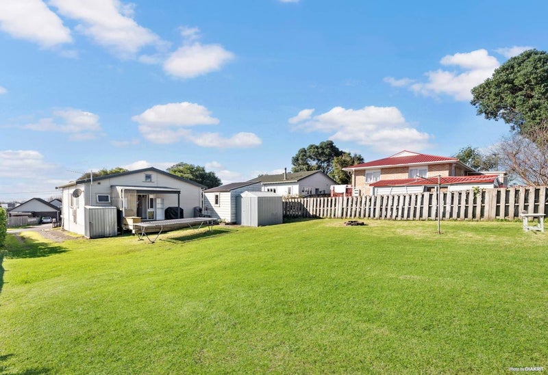 65 Clayburn Road, Glen Eden, Auckland - Carousel 2