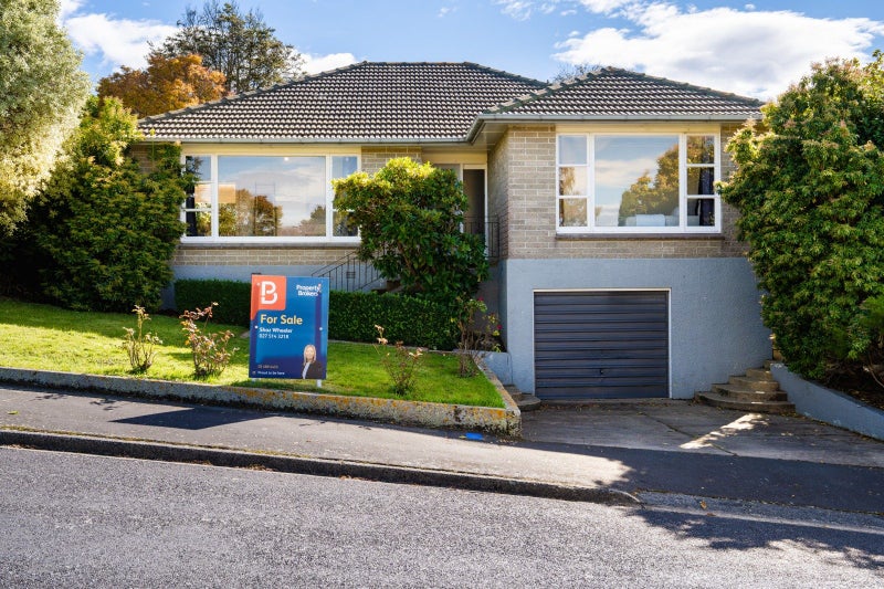 11 Pioneer Crescent, Helensburgh, Dunedin - Carousel 1