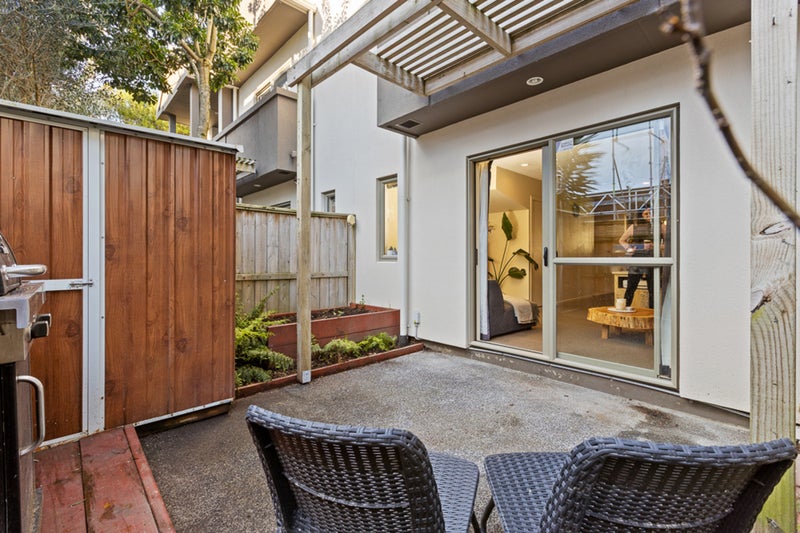 38/21 Hunters Park Drive, Three Kings, Auckland - Carousel 1