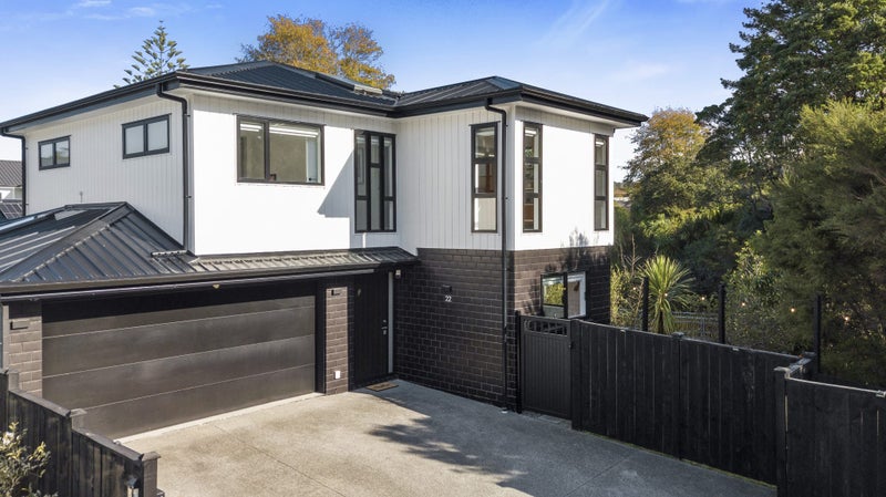 22 Hava Place, Green Bay, Auckland - Carousel 1