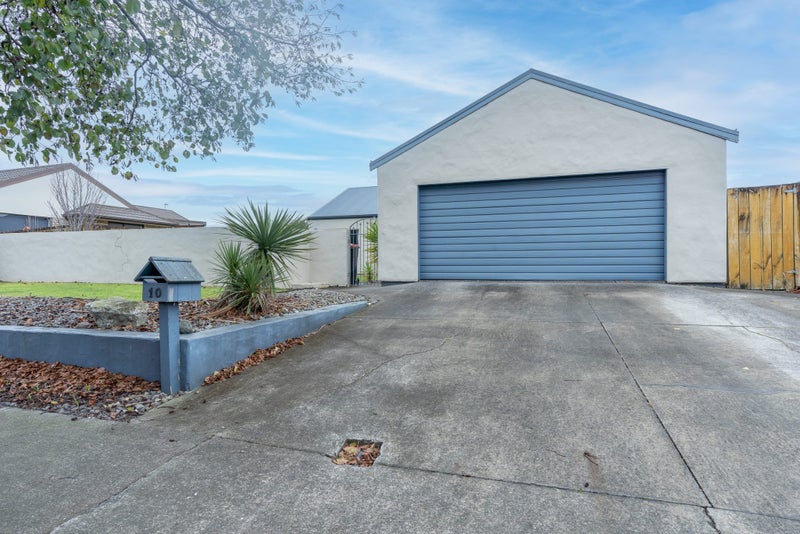 10 Fernlea Avenue, Kelvin Grove, Palmerston North - Carousel 1