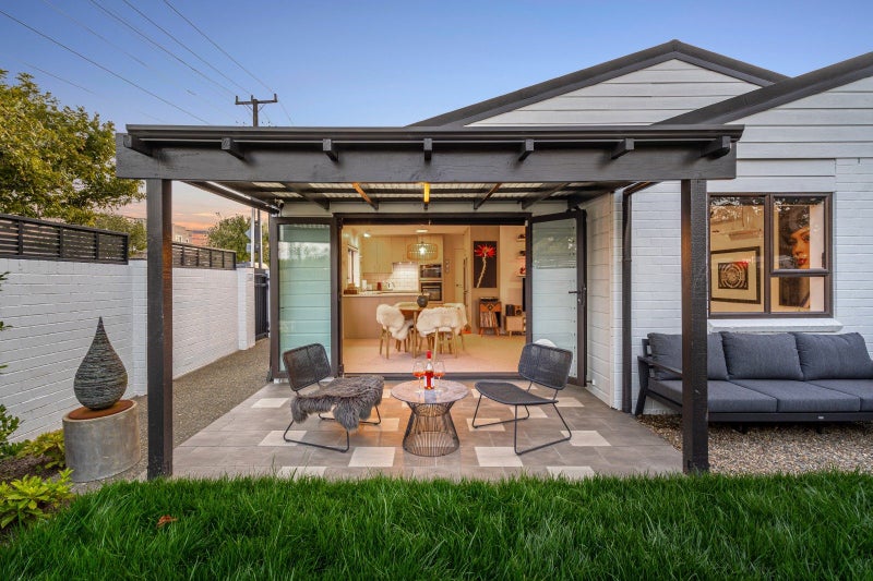 12 Tui Street, Point Chevalier, Auckland - Carousel 2