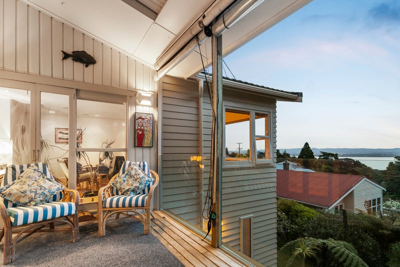 17 Island Bay Road, Beach Haven, Auckland - Carousel 2