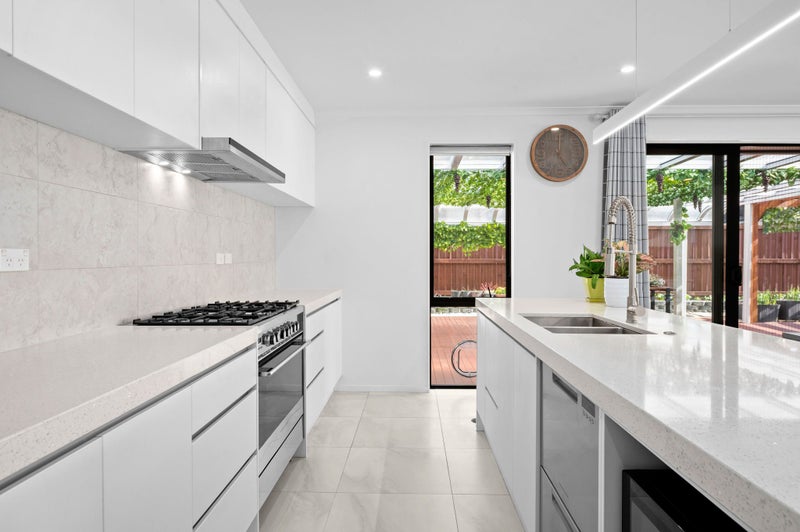 5 Sydney Place, Flagstaff, Hamilton - Carousel 2
