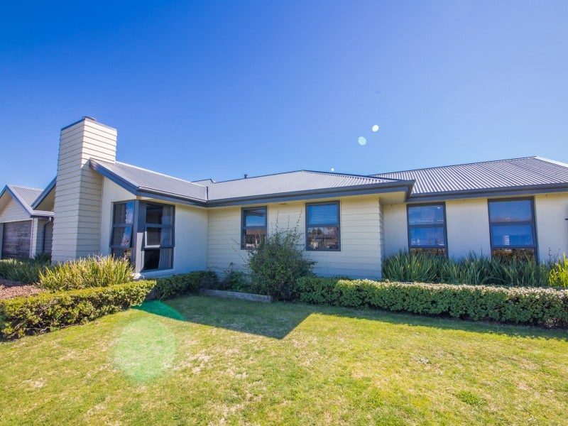 2 Greenlea Place, Frimley, Hastings - Carousel 1