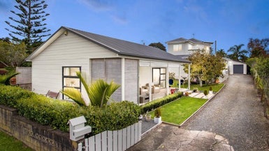 9 Neil Avenue, Te Atatu Peninsula, Auckland - Carousel 1