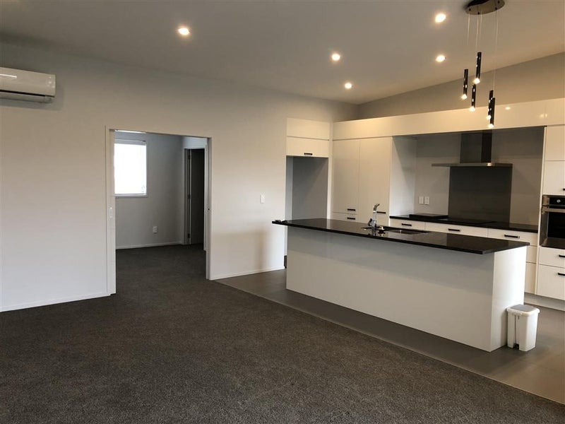 31 Tory Street, Petone, Lower Hutt - Carousel 1