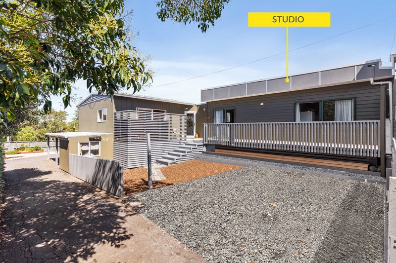 1/65 Cliff View Drive, Green Bay, Auckland - Carousel 2