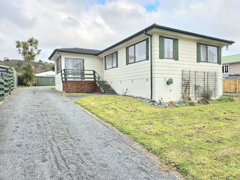 12 Blueberry Grove, Timberlea, Upper Hutt - Carousel 1