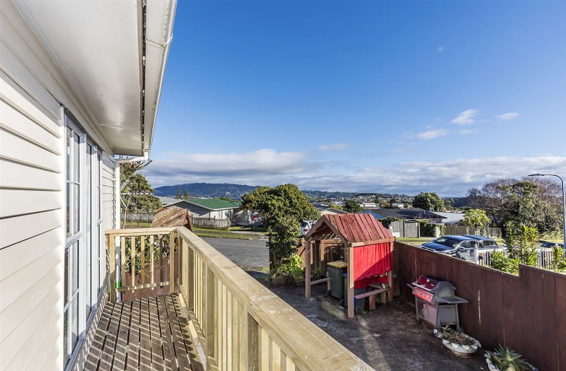 108 Arahura Crescent, Waitangirua, Porirua - Carousel 1