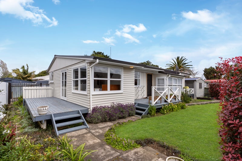 24 Blanes Road, Weymouth, Auckland - Carousel 1