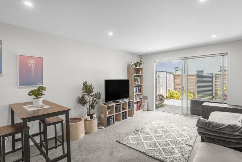 24A Barber Grove, Moera, Lower Hutt - Carousel 2