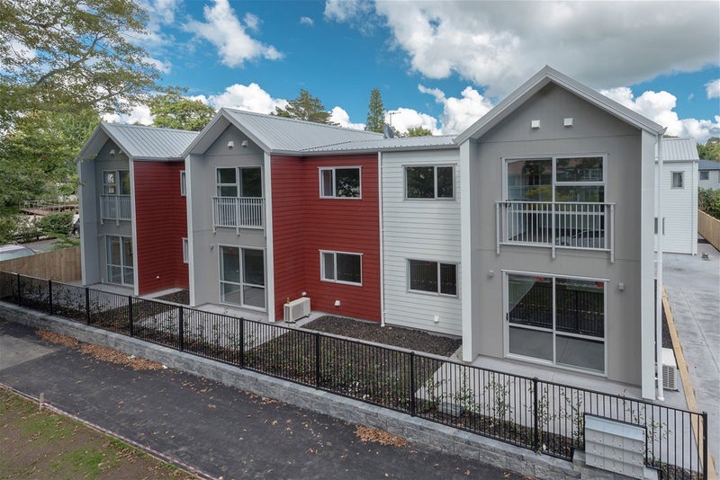 1/16 Hammond Street, Hamilton Central, Hamilton - Carousel 1