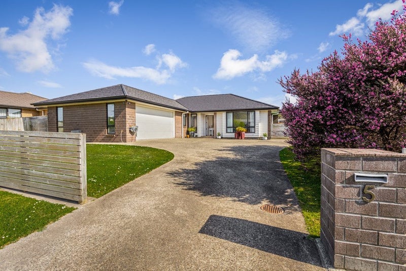 5 Parlane Drive, Huapai, Kumeu - Carousel 1