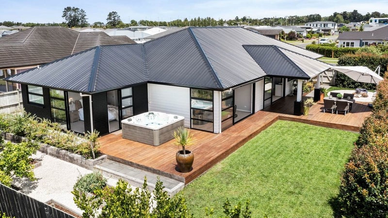 22 Korako Drive, Kumeu - Carousel 1