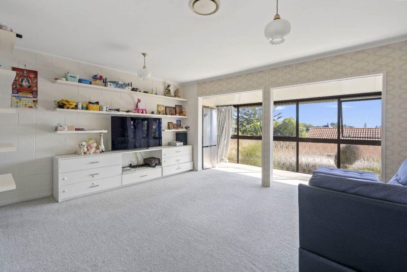 3 Dolbear Street, Titirangi, Auckland - Carousel 1