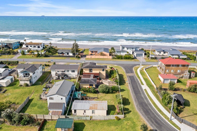 20 Pukehina Parade, Te Puke - Carousel 2