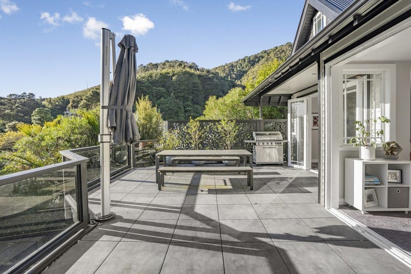 6 Korimako Road, Days Bay, Lower Hutt - Carousel 1